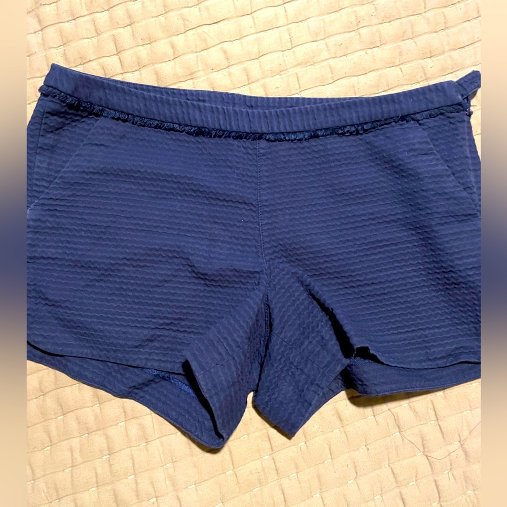 Lilly Pulitzer size 8 navy textured shorts